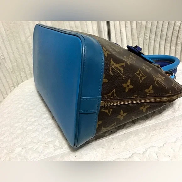 Louis Vuitton Alma - Picture 9 of 16